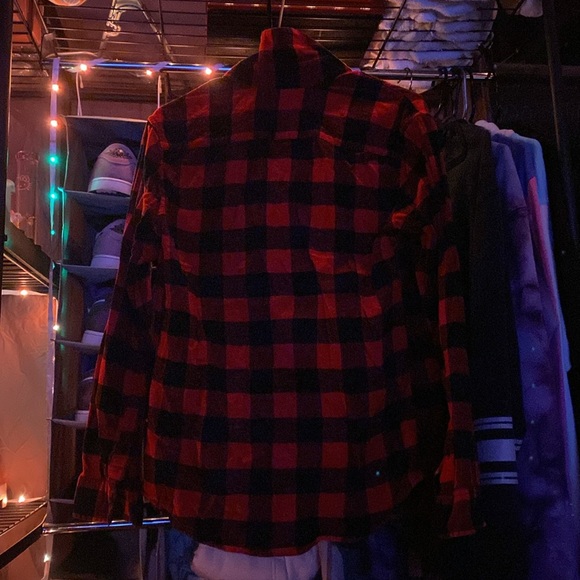 Red and black flannel - Picture 2 of 4